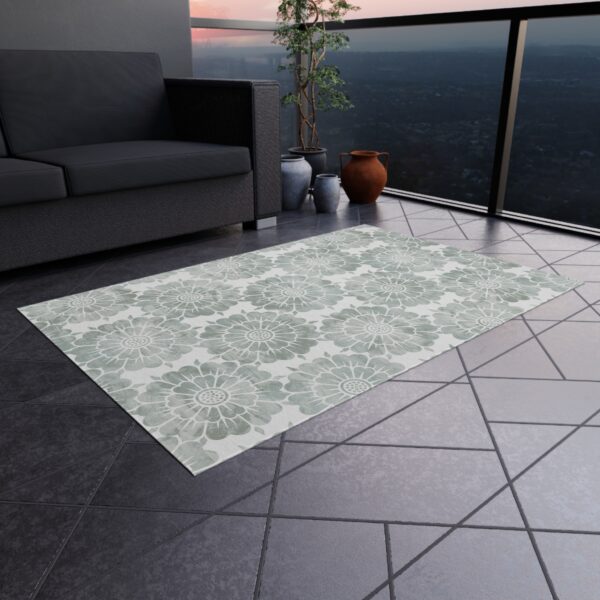 Light Grey Pinwheel Pattern Outdoor Rug - Image 4