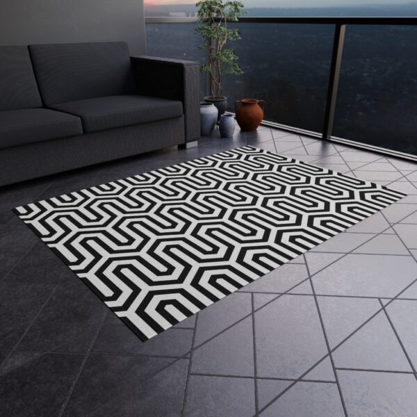 Black and White Maze Pattern Outdoor Rug - Image 2