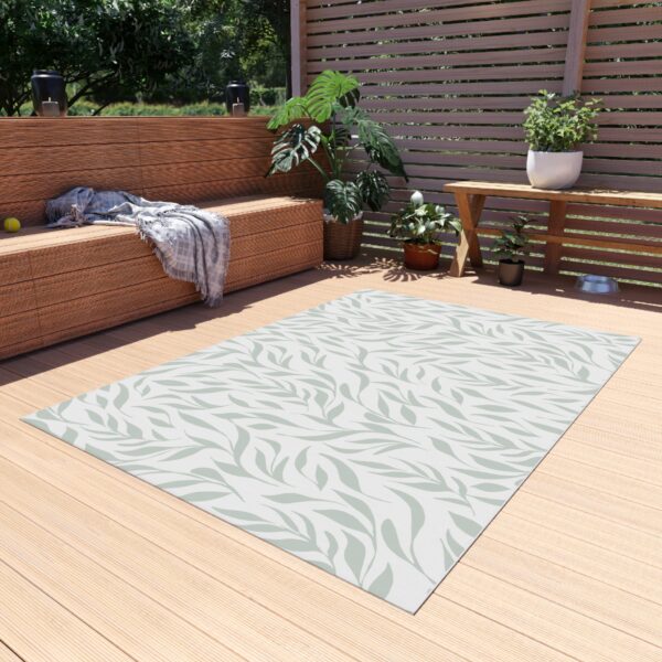 Nature-Inspired Pale Grey Carpet