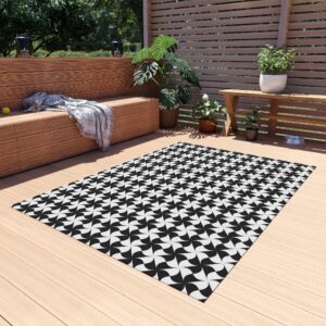Black and White Pinwheel Outdoor Rug