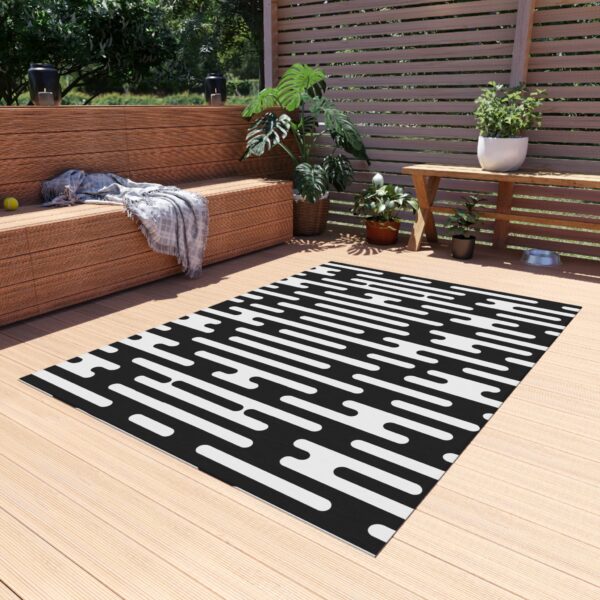 Black and White Capsule Pattern Outdoor Rug